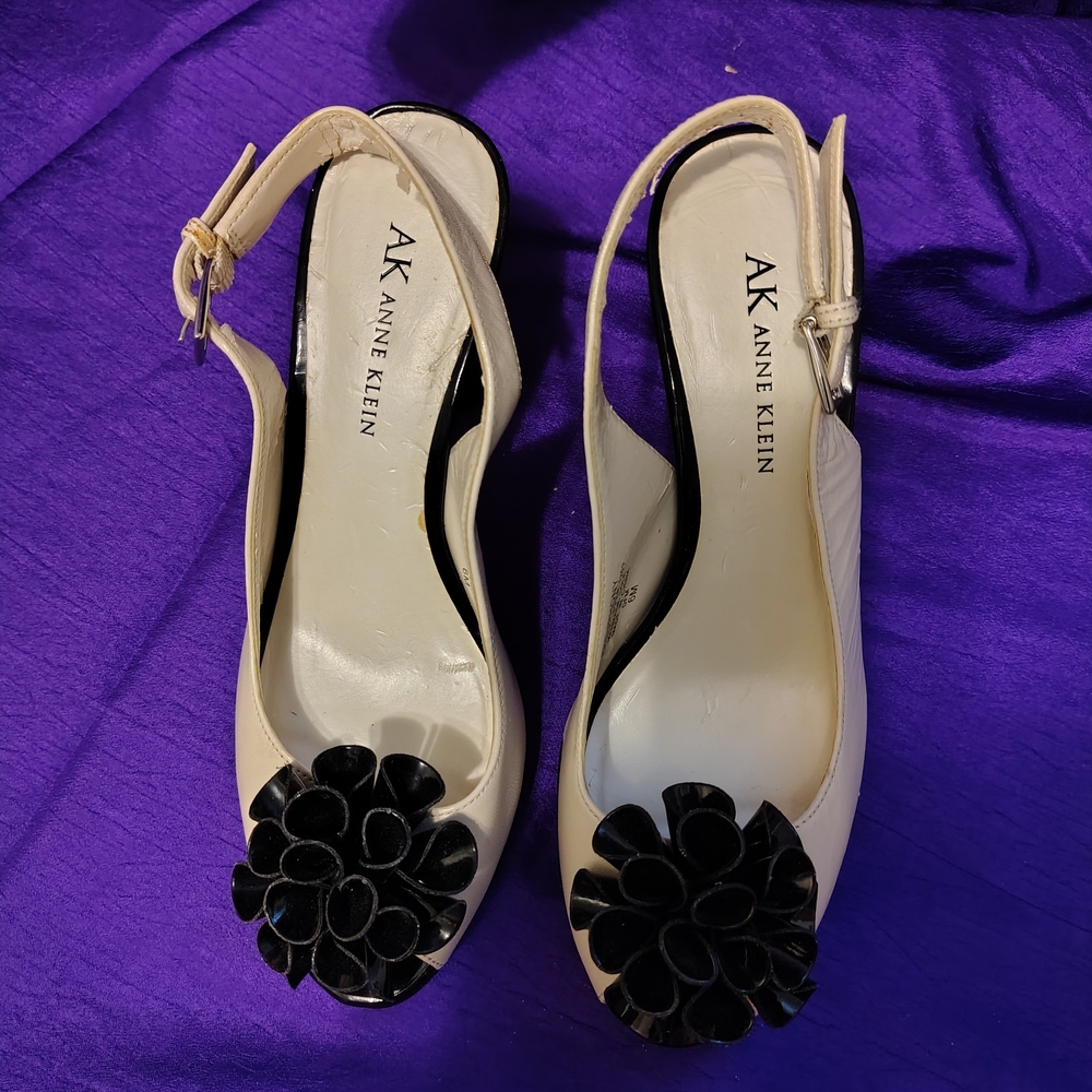 Anne Klein Women's Cream and Black Peep Toe Heels